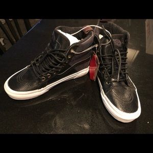 NWT Vans Off the Wall - all weather boys shoes